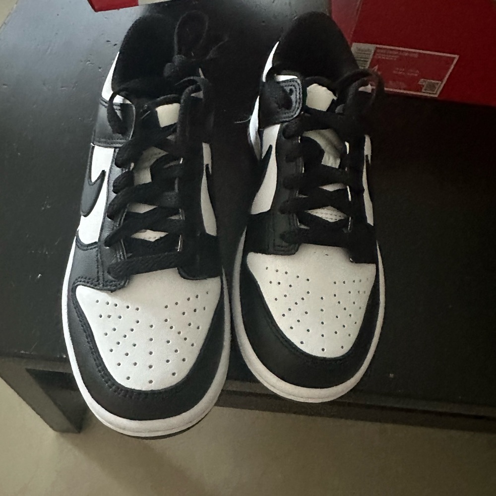 Nike Panda Dunks low size 4y for kids